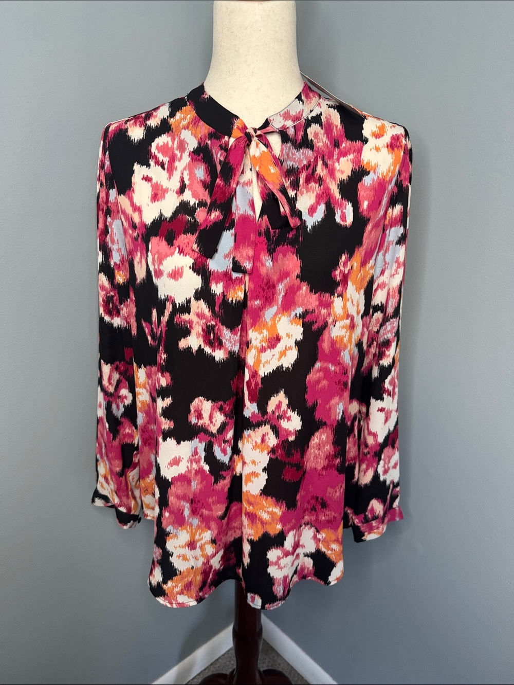 NWT Chico's Women’s Black/Pink Tie-Neck Blouse Sz 1/M